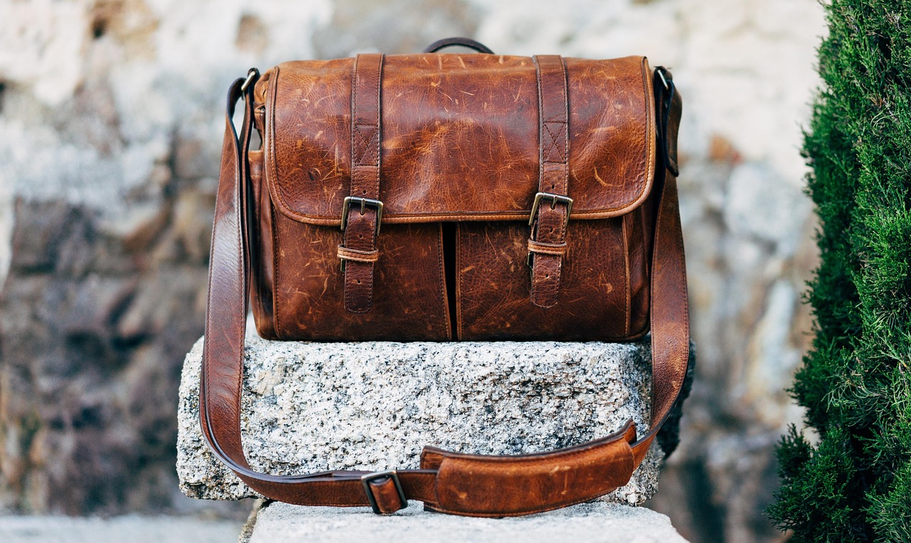Is a Men's Vintage Leather Messenger Bag the Right Choice for You?